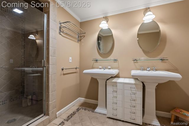 3937 Englewood Court, West Bloomfield Charter Township, MI 48323