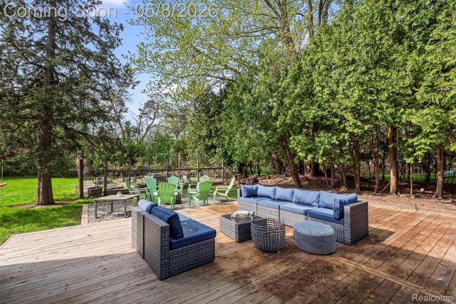 3937 Englewood Court, West Bloomfield Charter Township, MI 48323
