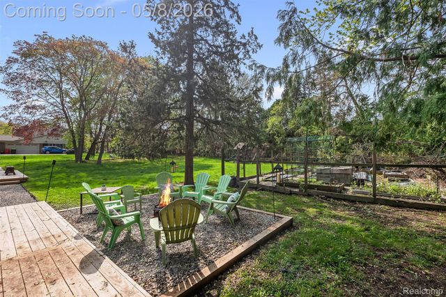3937 Englewood Court, West Bloomfield Charter Township, MI 48323