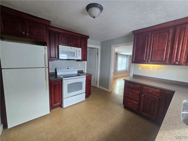 154 East Bacon Street, Sangerfield, NY 13480