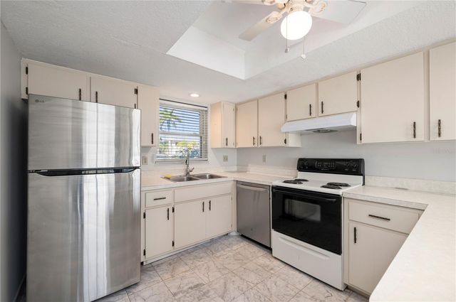 1400 MINEO DRIVE 12T, Punta Gorda, FL 33950
