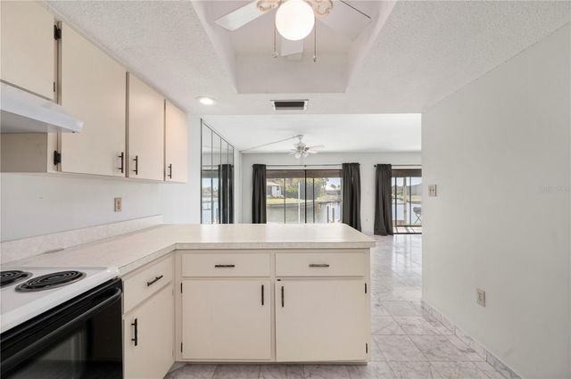 1400 MINEO DRIVE 12T, Punta Gorda, FL 33950