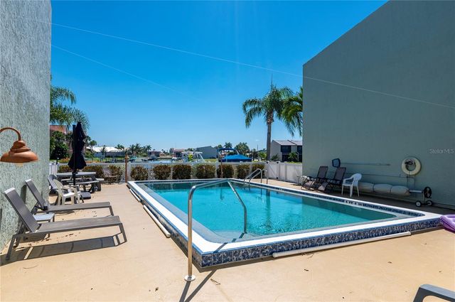 1400 MINEO DRIVE 12T, Punta Gorda, FL 33950