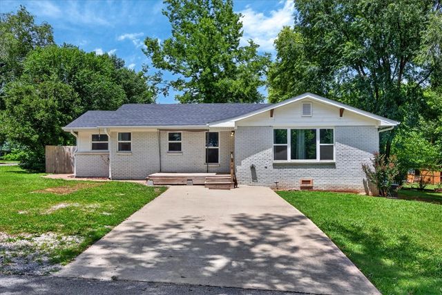 310 Hawkins Avenue, Huntsville, AR 72740