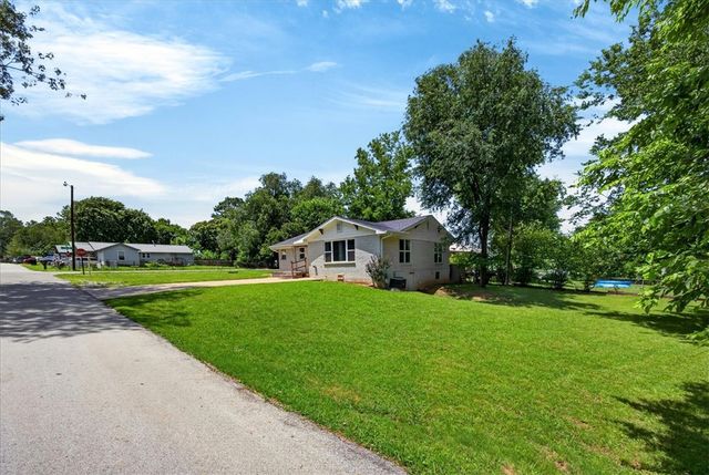 310 Hawkins Avenue, Huntsville, AR 72740