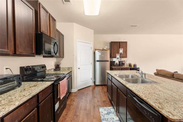 1744 Sandy Trail Drive, Hampton, GA 30228