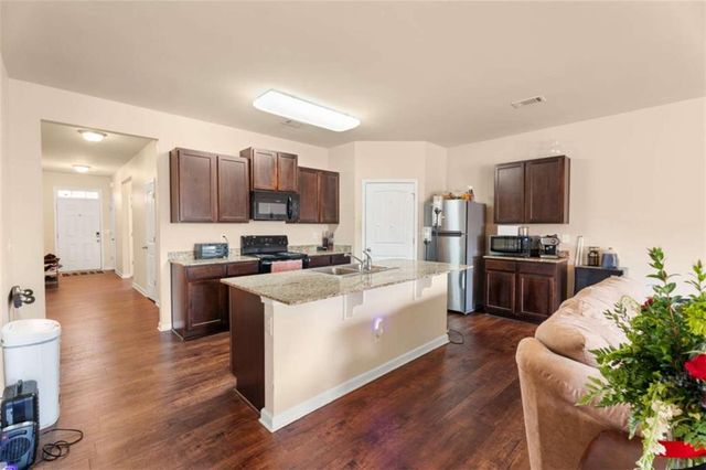 1744 Sandy Trail Drive, Hampton, GA 30228