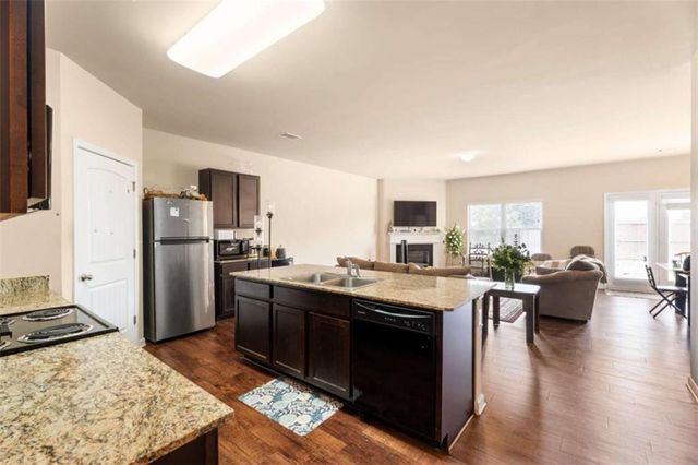 1744 Sandy Trail Drive, Hampton, GA 30228