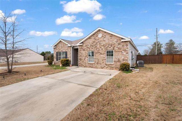 1744 Sandy Trail Drive, Hampton, GA 30228