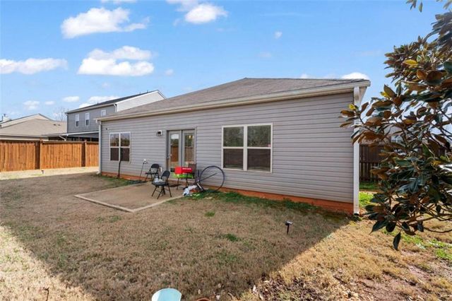 1744 Sandy Trail Drive, Hampton, GA 30228