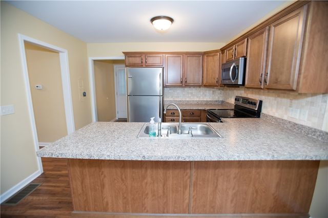 3 Brookscrest Way, Rochester, NY 14611