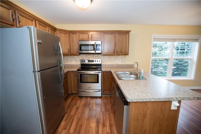 3 Brookscrest Way, Rochester, NY 14611