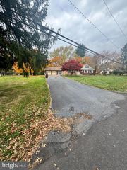 1 SUNNYSIDE LN, Yardley, PA 19067