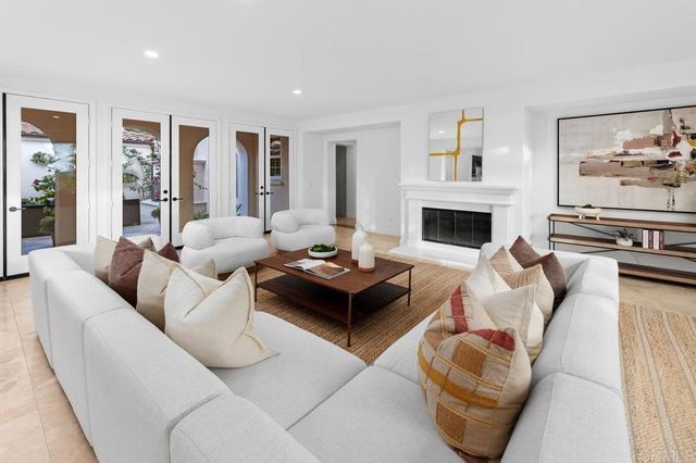 7667 Circulo Sequoia, Carlsbad, CA 92009