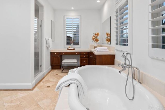 7667 Circulo Sequoia, Carlsbad, CA 92009