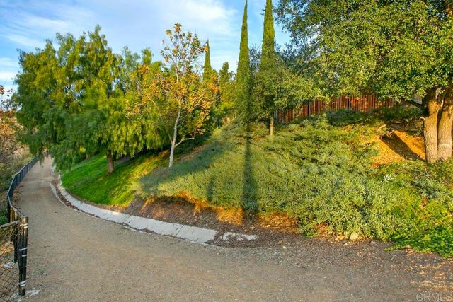 7667 Circulo Sequoia, Carlsbad, CA 92009