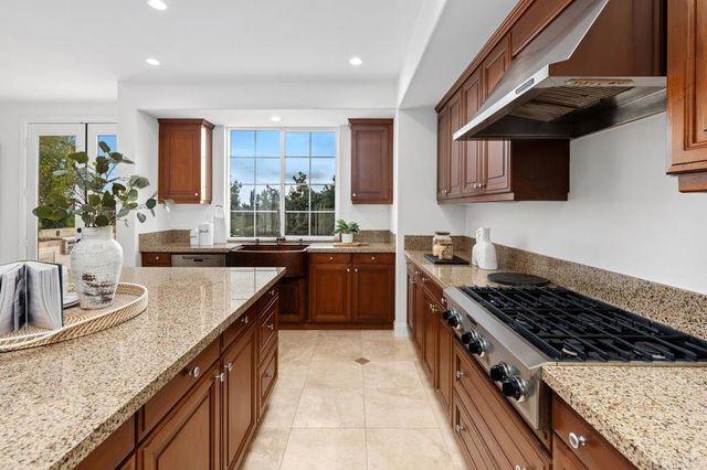 7667 Circulo Sequoia, Carlsbad, CA 92009
