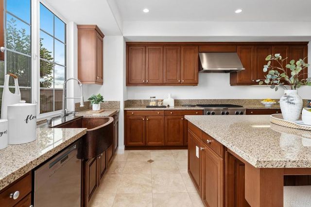 7667 Circulo Sequoia, Carlsbad, CA 92009