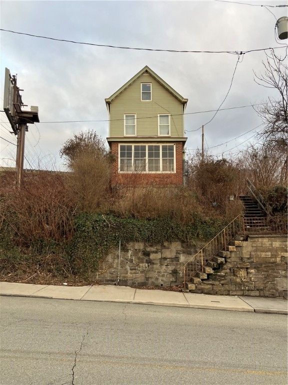505 South Park St, E Pittsburgh, PA 15112