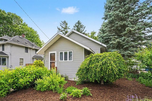 221 Nelson Avenue, Kalamazoo, MI 49006