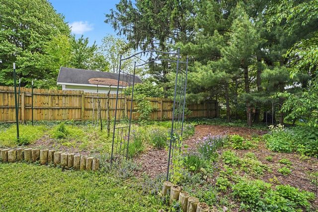 221 Nelson Avenue, Kalamazoo, MI 49006