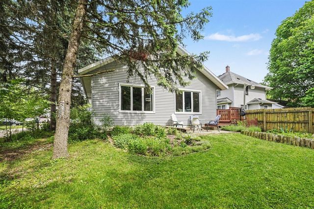 221 Nelson Avenue, Kalamazoo, MI 49006