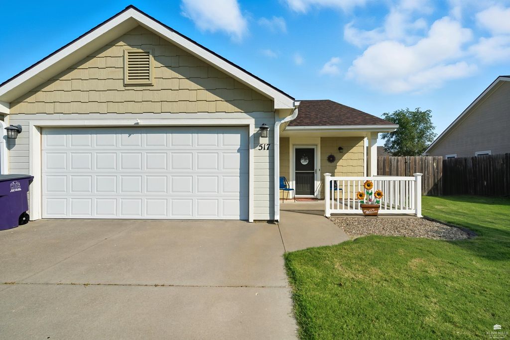 517 Brookmont Drive, Manhattan, KS 66502