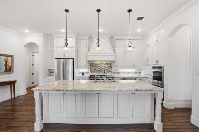 5301 Pradera Court, Benbrook, TX 76126