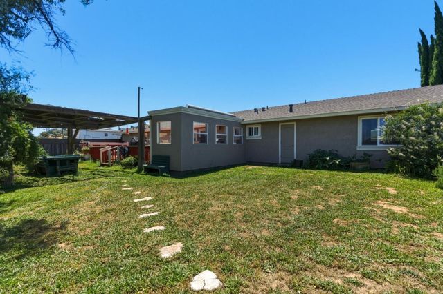 38780 Dinosaur Point Road, Hollister, CA 95023