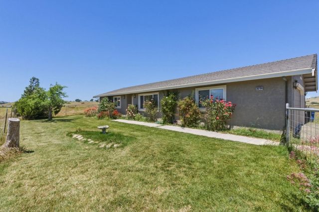38780 Dinosaur Point Road, Hollister, CA 95023
