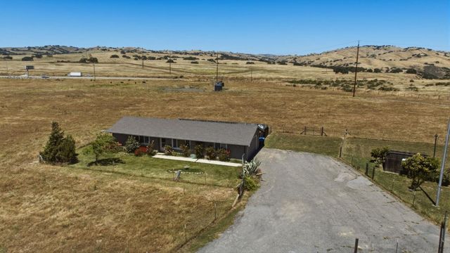 38780 Dinosaur Point Road, Hollister, CA 95023