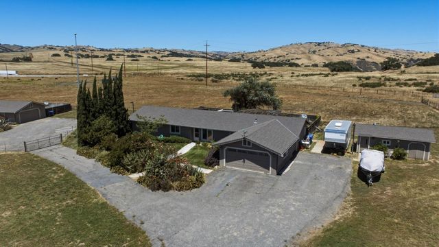 38780 Dinosaur Point Road, Hollister, CA 95023