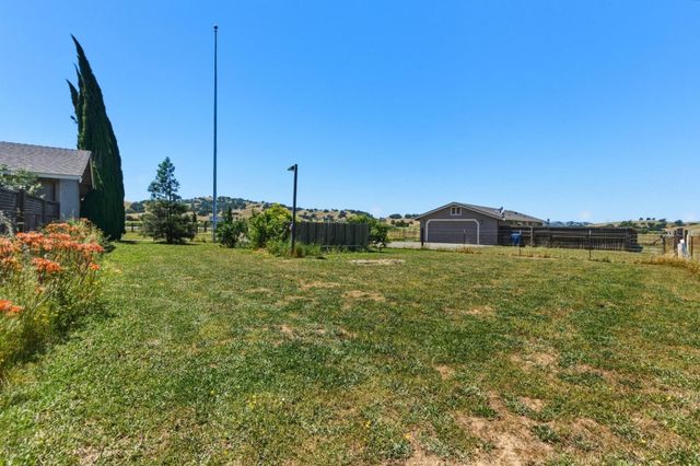 38780 Dinosaur Point Road, Hollister, CA 95023