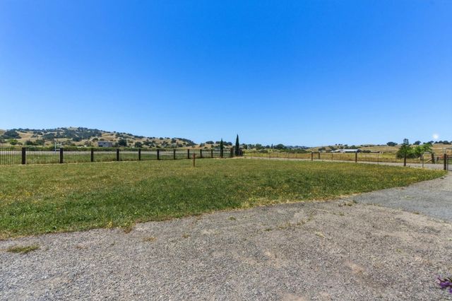 38780 Dinosaur Point Road, Hollister, CA 95023