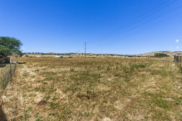 38780 Dinosaur Point Road, Hollister, CA 95023