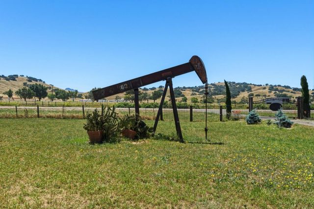 38780 Dinosaur Point Road, Hollister, CA 95023