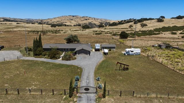 38780 Dinosaur Point Road, Hollister, CA 95023