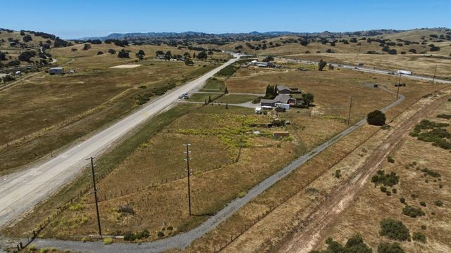 38780 Dinosaur Point Road, Hollister, CA 95023