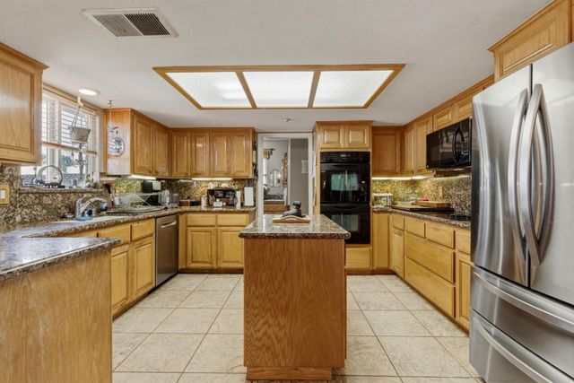 38780 Dinosaur Point Road, Hollister, CA 95023