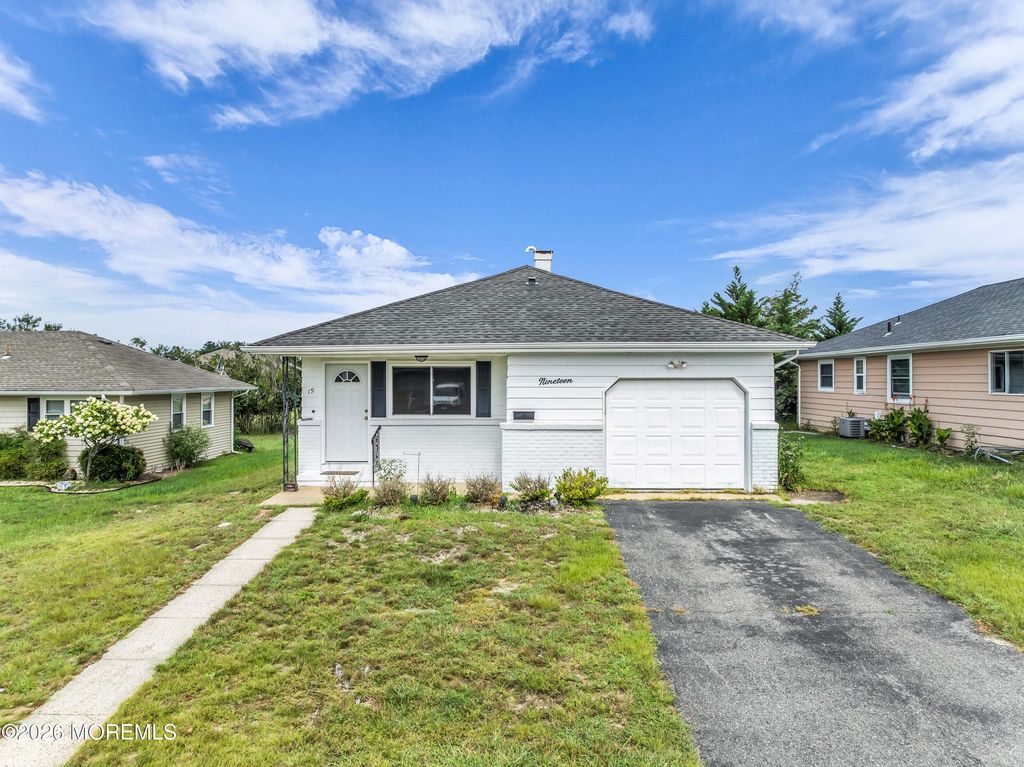 19 Saint David Drive, Toms River, NJ 08757