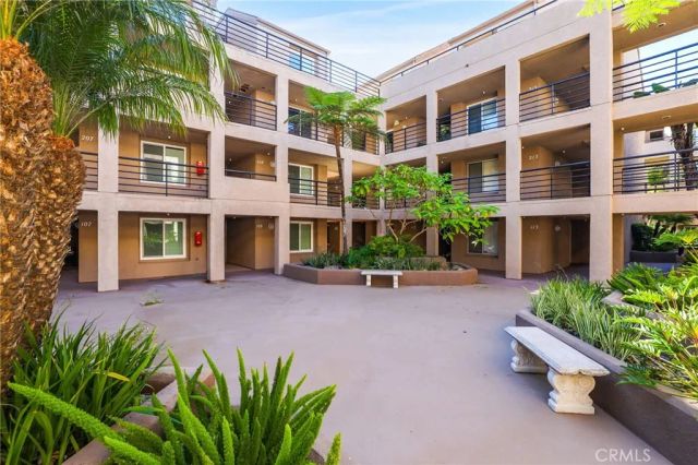 1200 Pacific Coast 327, Huntington Beach, CA 92648