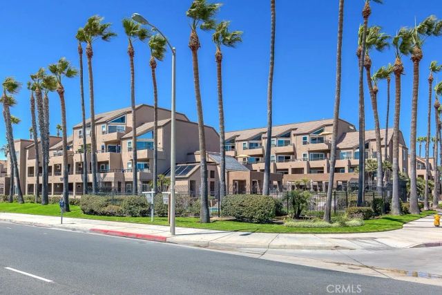 1200 Pacific Coast 327, Huntington Beach, CA 92648