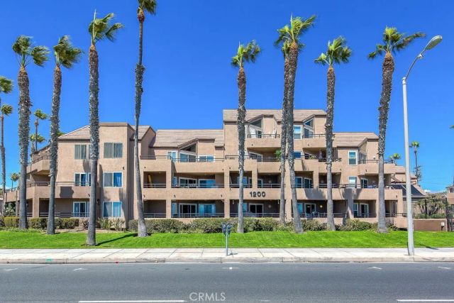 1200 Pacific Coast 327, Huntington Beach, CA 92648