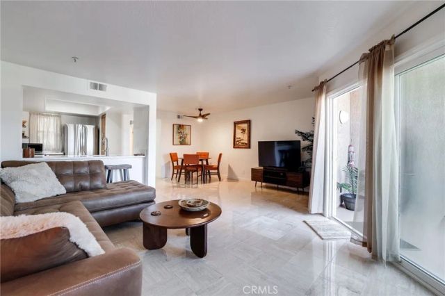 1200 Pacific Coast 327, Huntington Beach, CA 92648