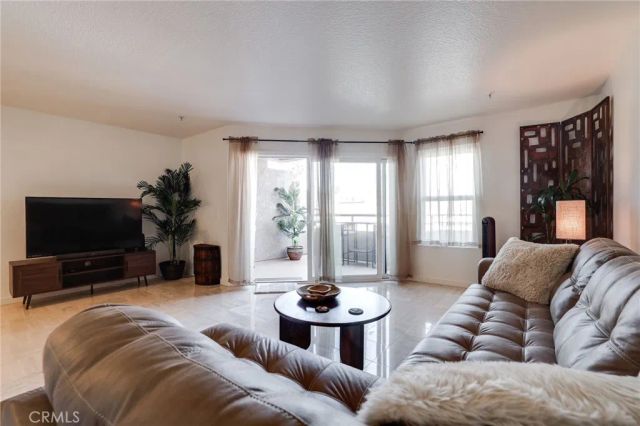 1200 Pacific Coast 327, Huntington Beach, CA 92648