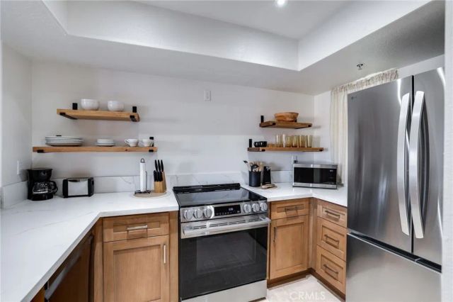1200 Pacific Coast 327, Huntington Beach, CA 92648