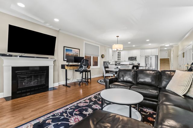 3843 N SOUTHPORT Avenue 3N, Chicago, IL 60613