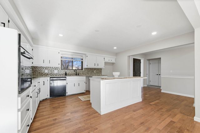 2540 N Claiborn Cir, Wichita, KS 67226