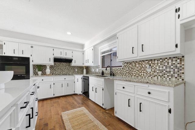 2540 N Claiborn Cir, Wichita, KS 67226