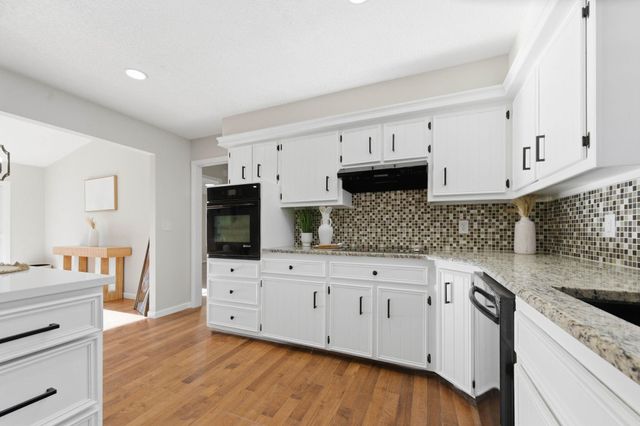 2540 N Claiborn Cir, Wichita, KS 67226